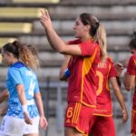 Oihane Valdezate con la maglia della Roma