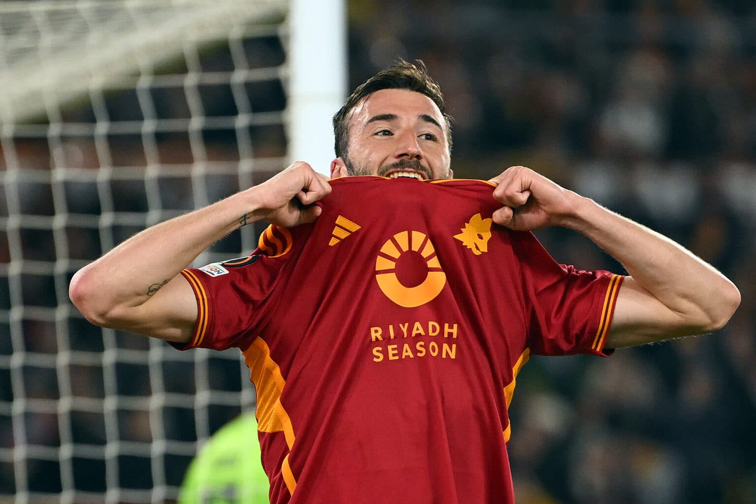 Cristante con la maglia della Roma