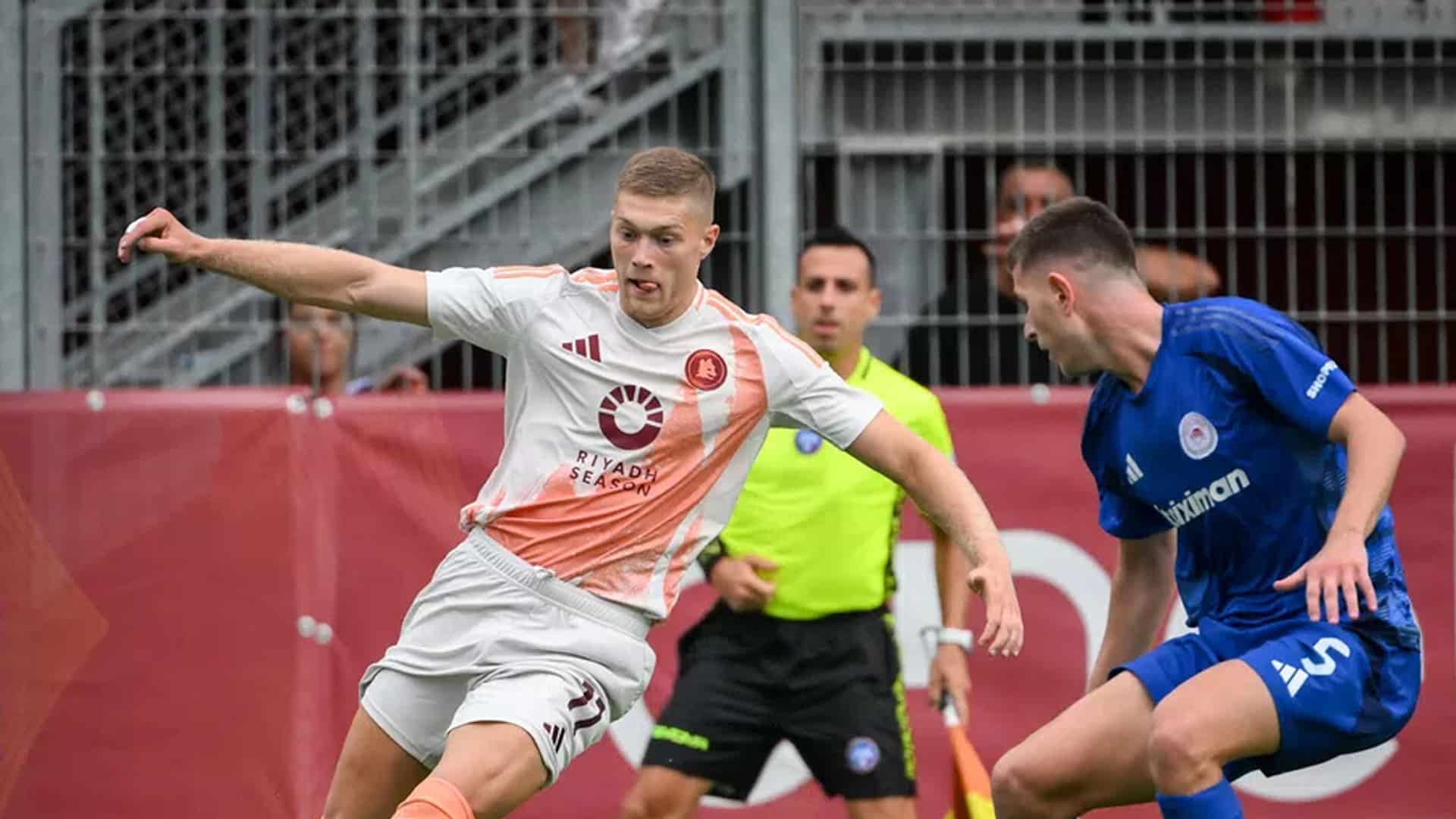 Dovbyk con la maglia della Roma