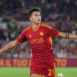 Dybala con la maglia della Roma