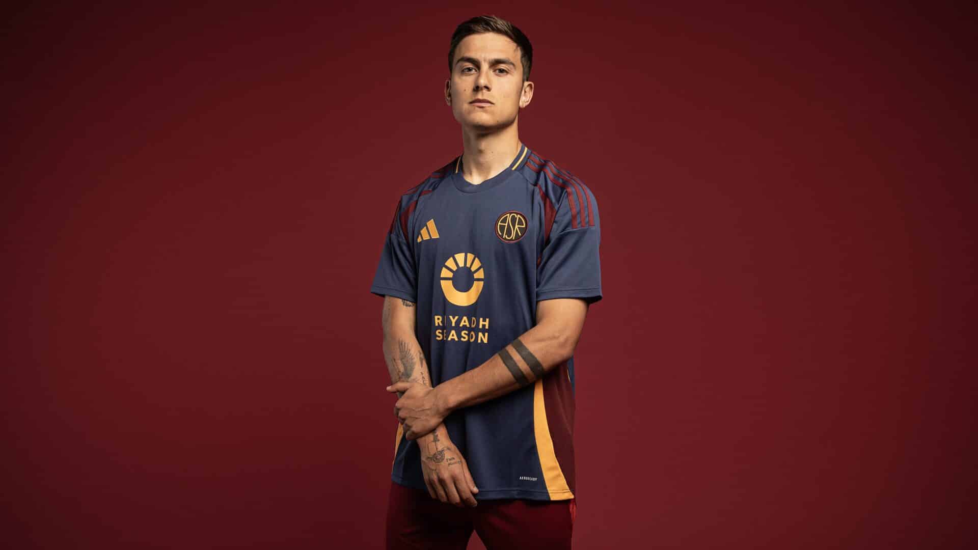 Dybala con la terza maglia della Roma