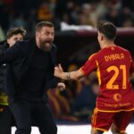 Paulo Dybala festeggia il gol con Daniele De Rossi