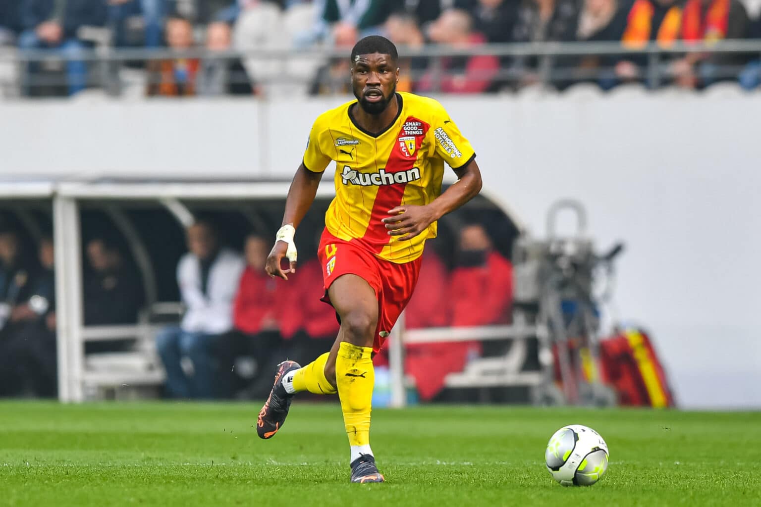 Kevin Danso con la maglia del Lens