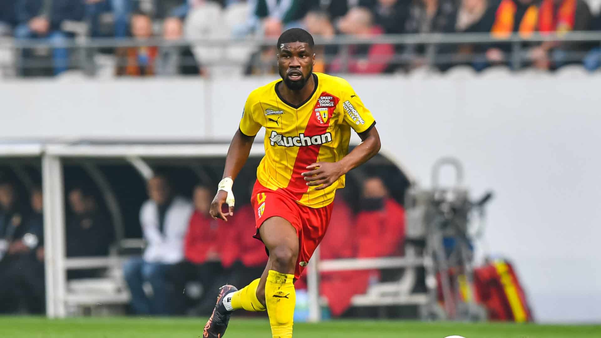 Kevin Danso con la maglia del Lens