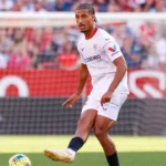 Loic Badé con la maglia del Siviglia