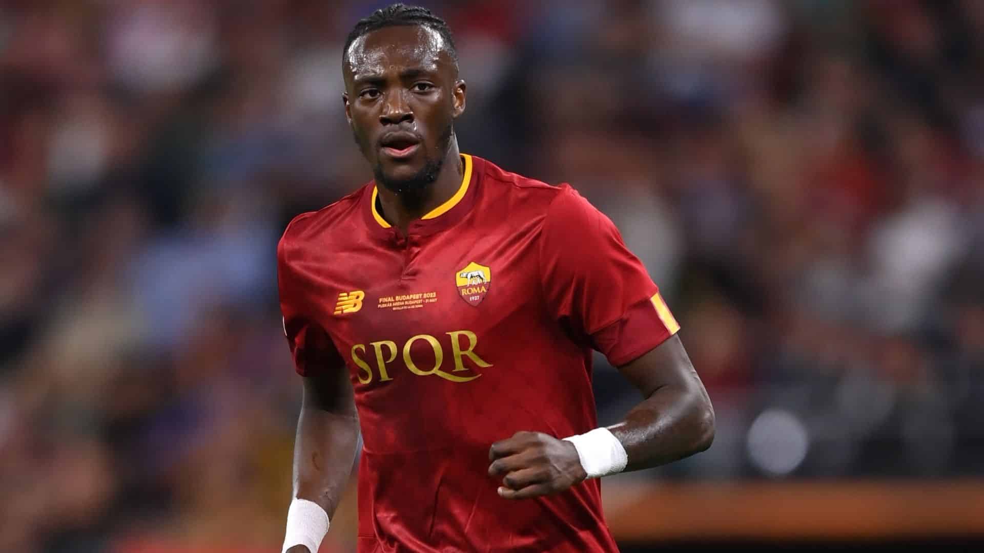 Abraham con la maglia della Roma