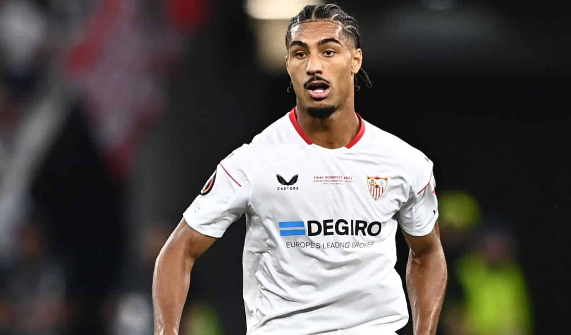 Loic Badé con la maglia del Siviglia