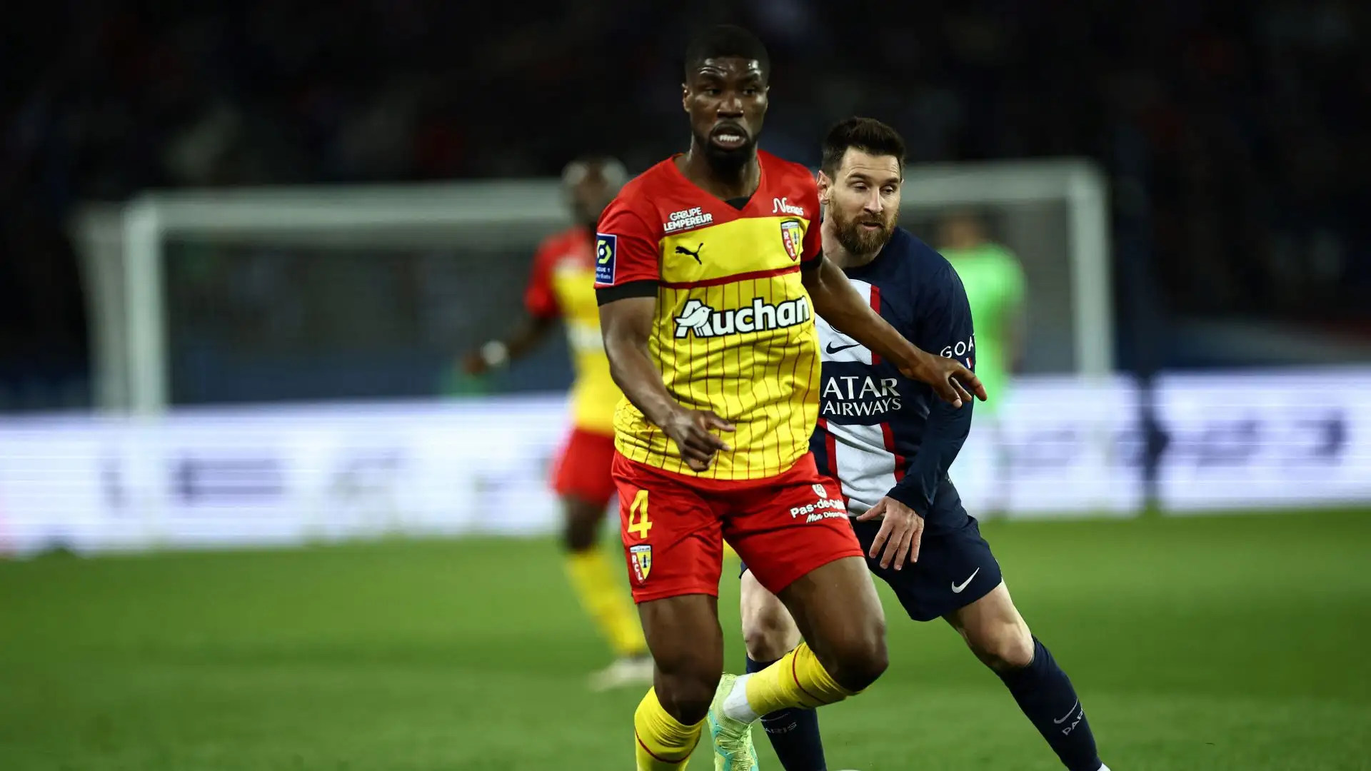 Kevin Danso con la maglia del Lens