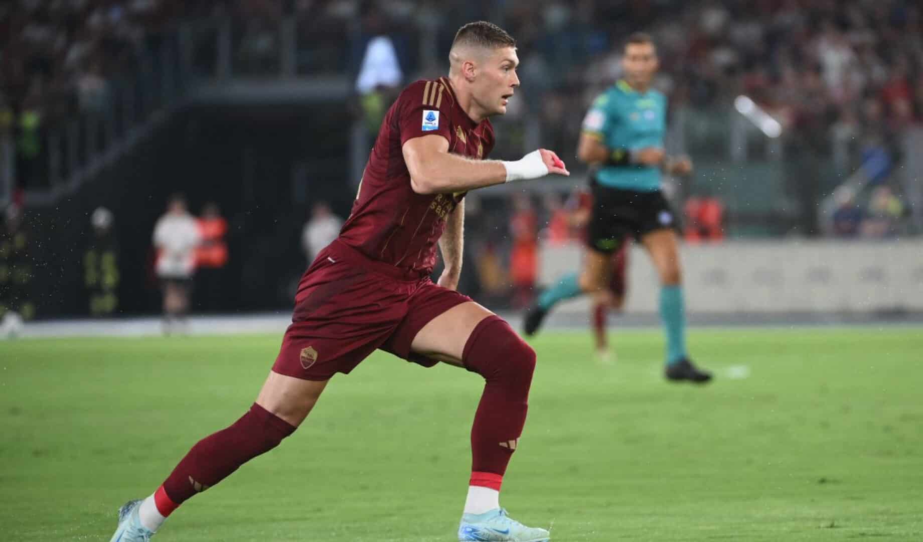 Dovbyk con la maglia della Roma