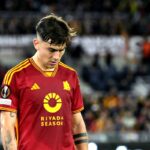 Paulo Dybala con la maglia della Roma