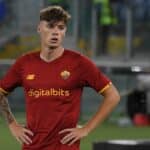 Nicola Zalewski con la maglia della Roma