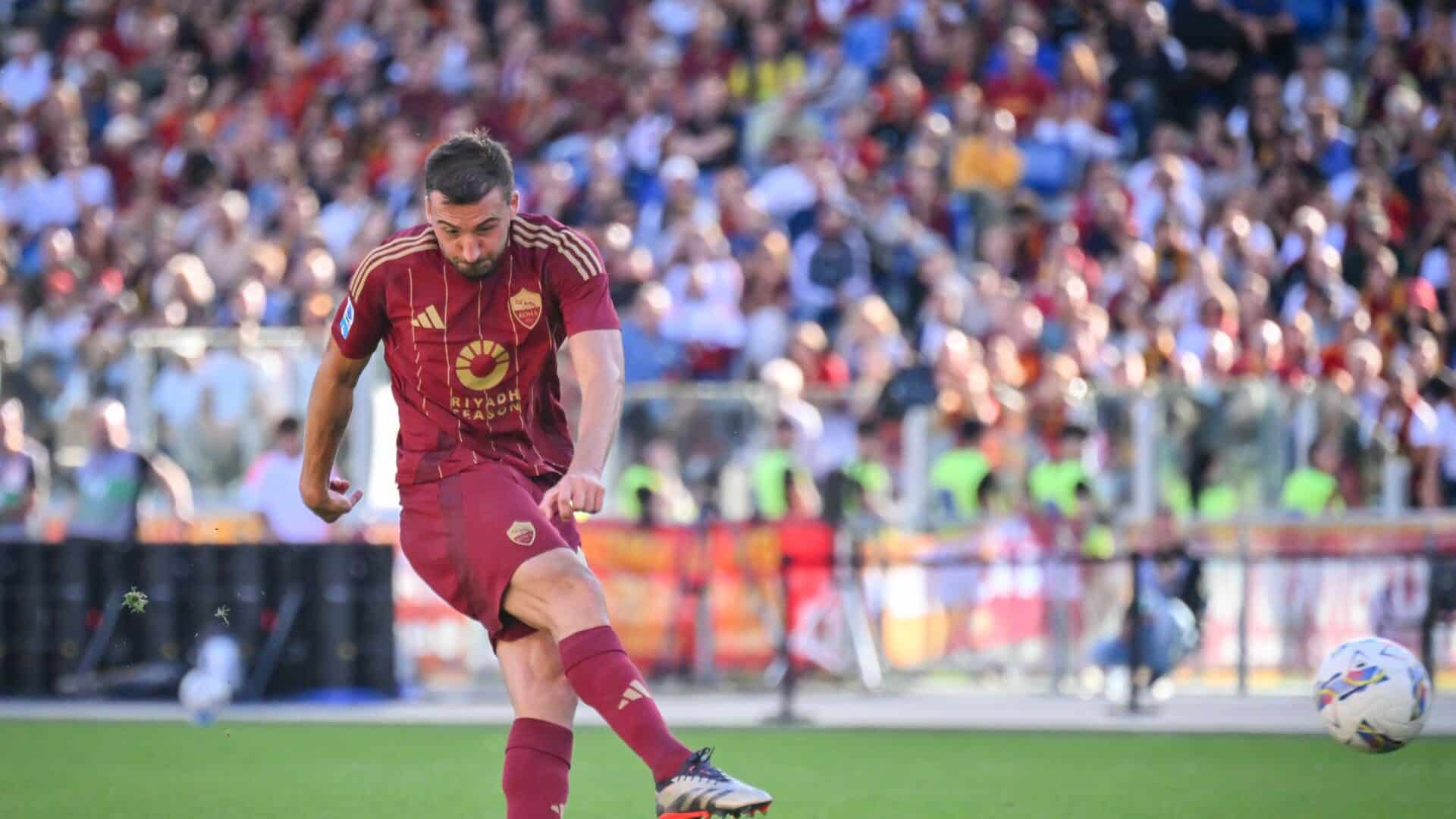 Cristante con la maglia della Roma