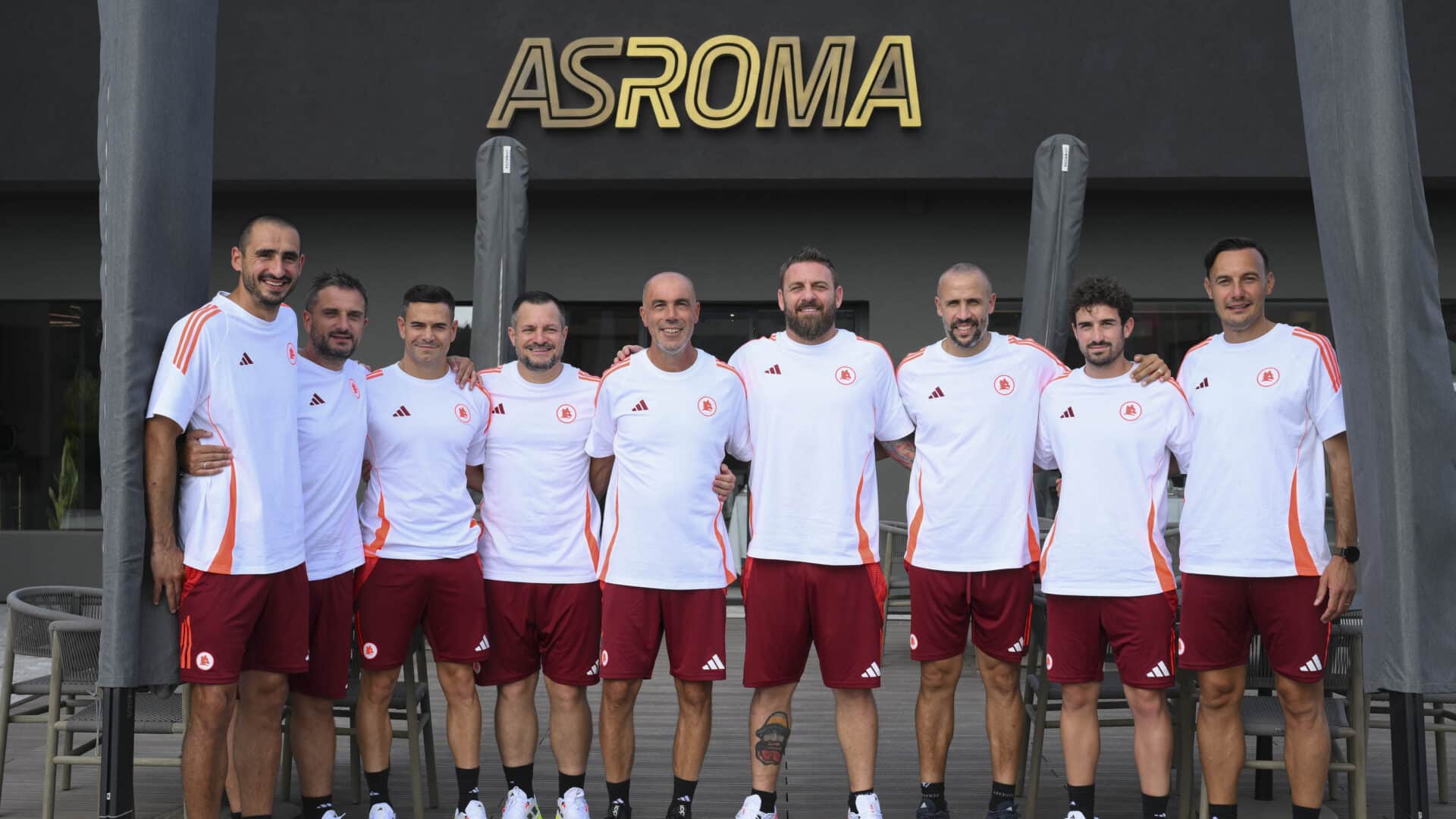 De Rossi e lo staff della Roma