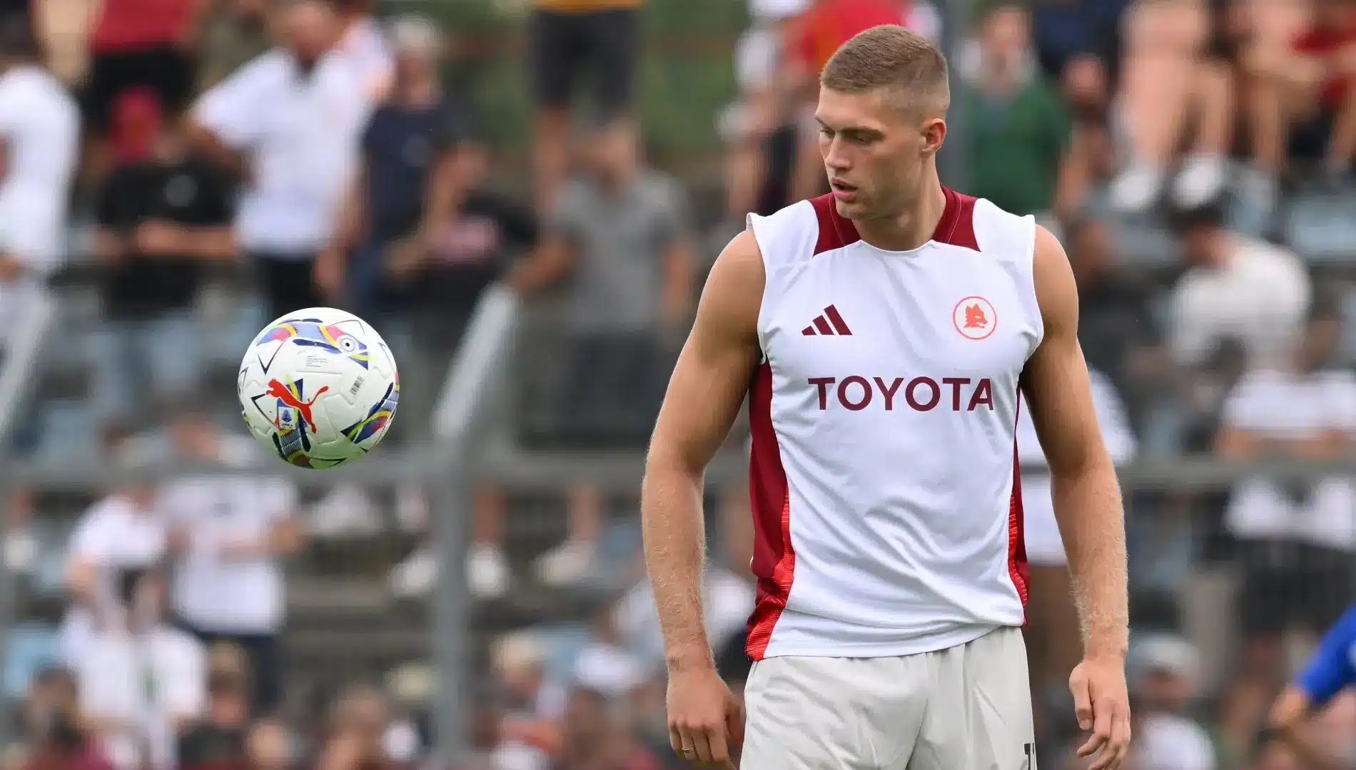 Dovbyk, con la maglia della Roma