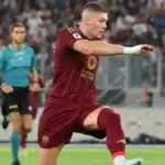 Dovbyk con la maglia della Roma