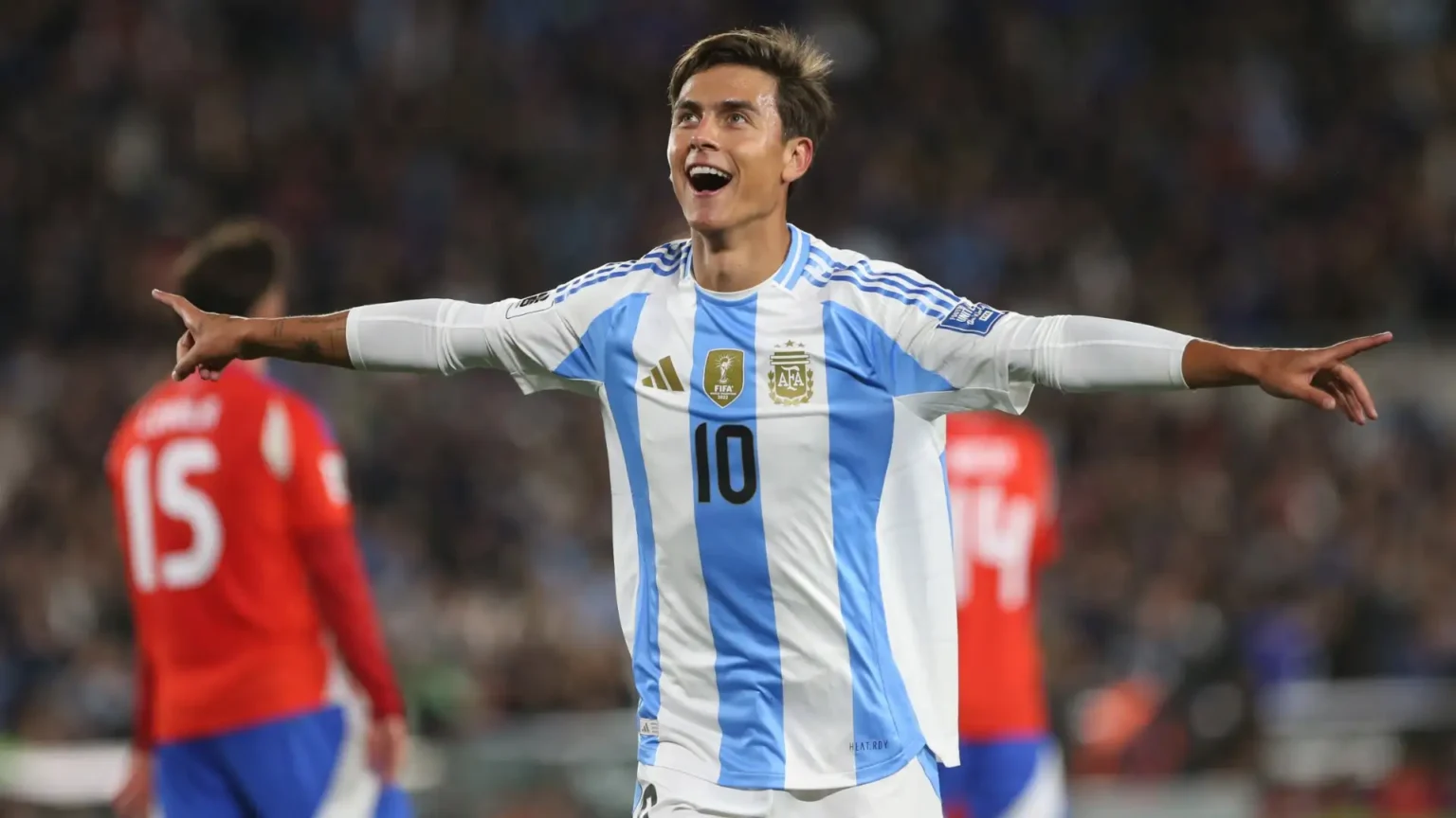 Dybala con la 10 dell'Argentina