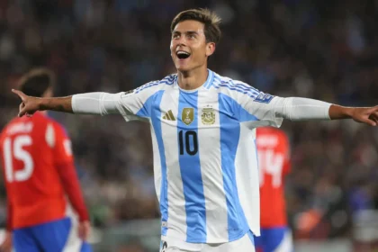 Dybala con la 10 dell'Argentina
