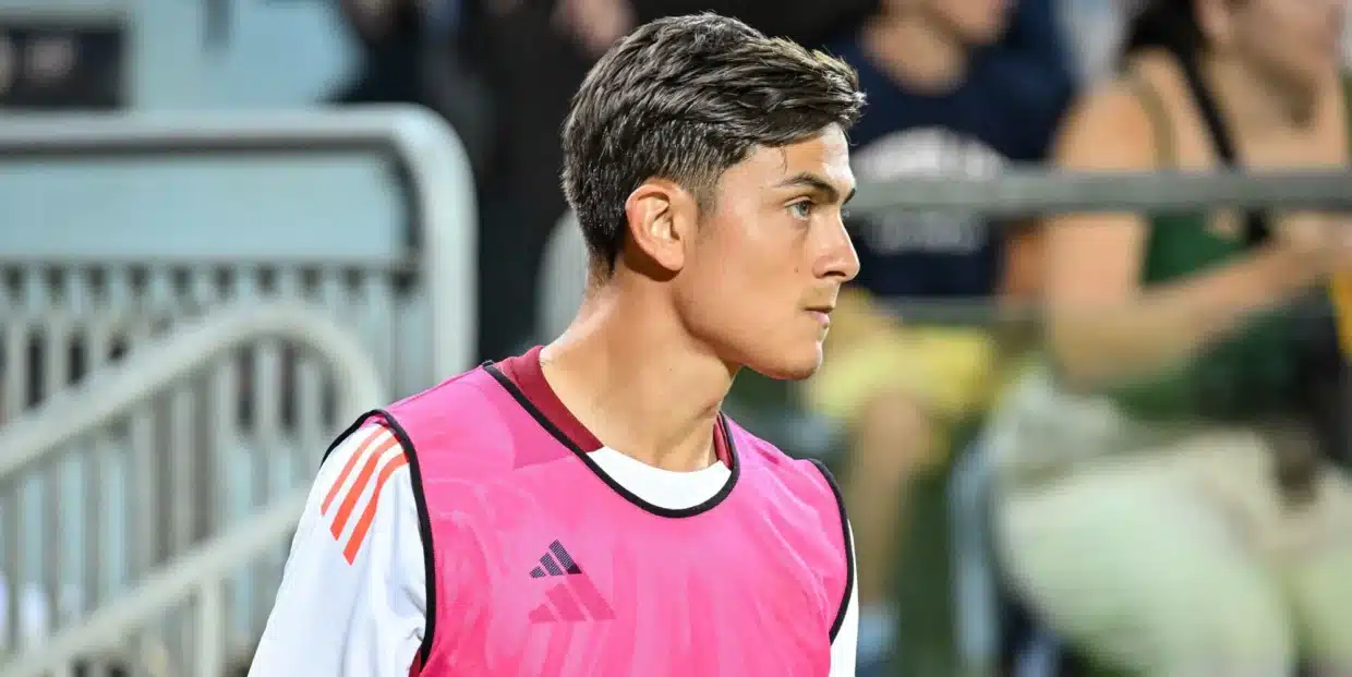 dybala in vacanza ma il suo futuro alla roma è tutto da scrivere