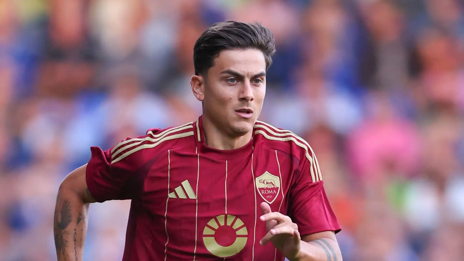 Dybala con la maglia della Roma