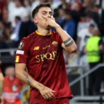 Dybala con la maglia della Roma