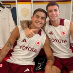 Dybala e Soulé con la maglia della Roma