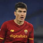 Eldor Shomurodov con la maglia della Roma