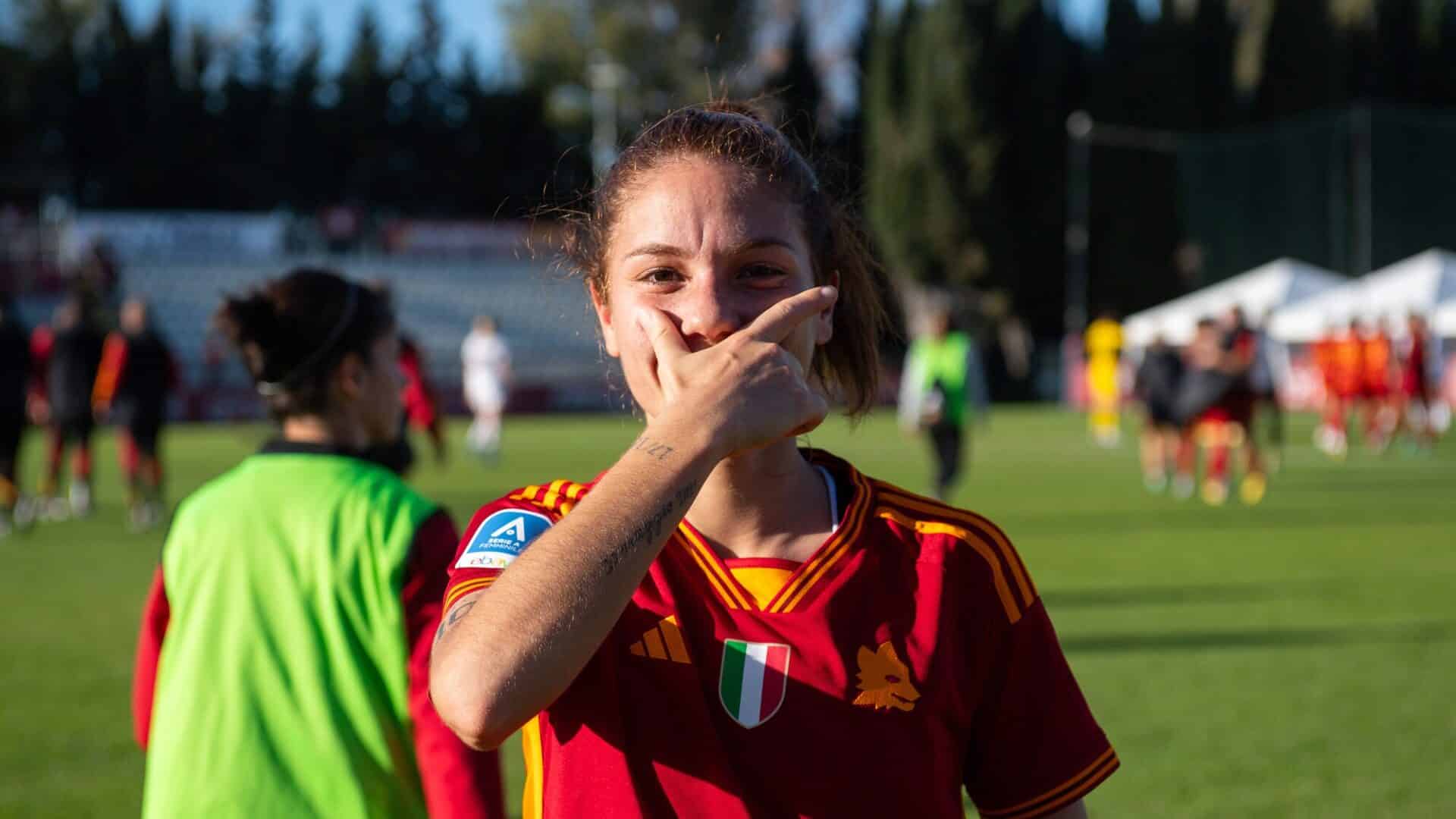 Giugliano con la maglia della Roma Femminile