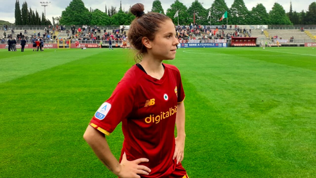 Manuela Giugliano con la maglia della Roma