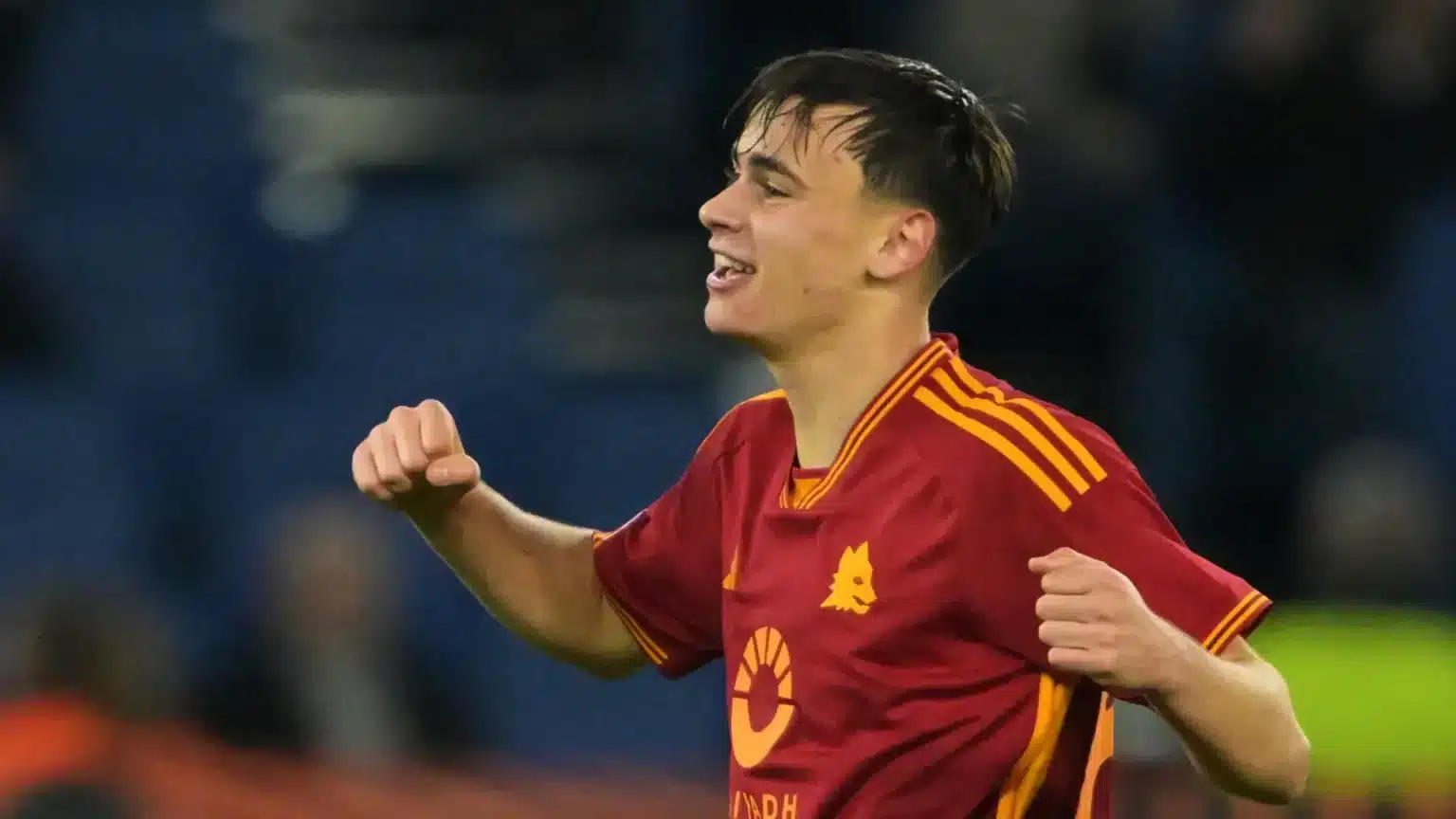 Niccolò Pisilli con la maglia della Roma