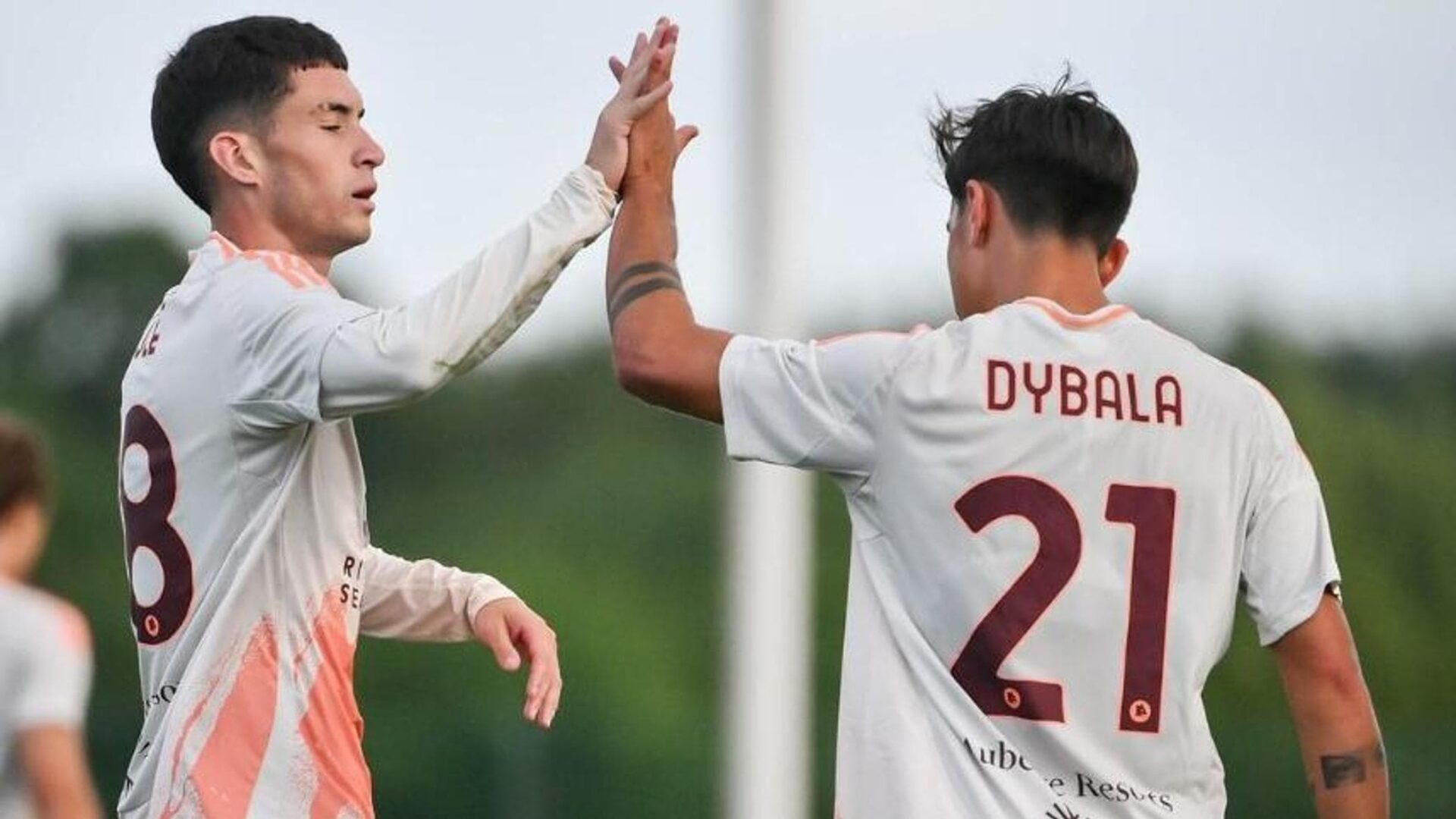 Soulé e Dybala con la Roma