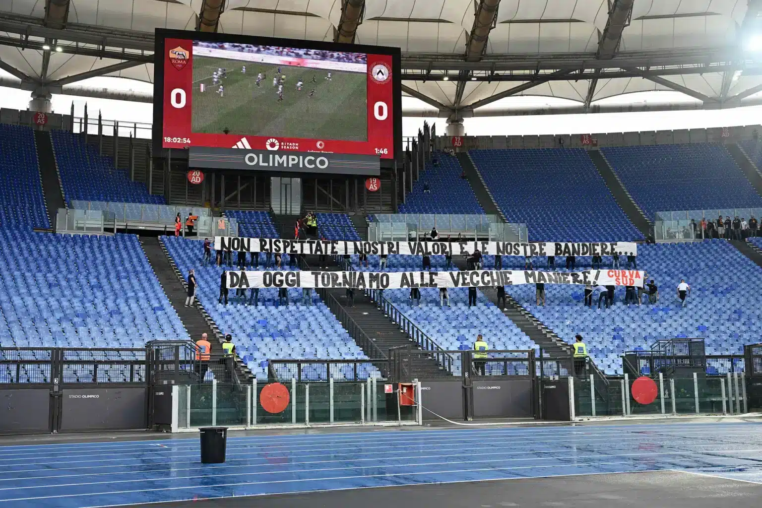 Striscione di protesta in Roma-Udinese