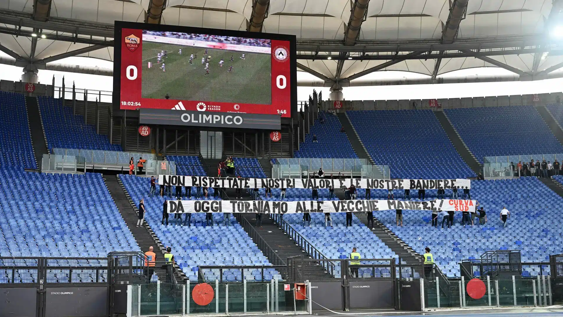 Striscione di protesta in Roma-Udinese