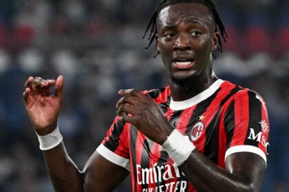Tammy Abraham con la maglia del Milan