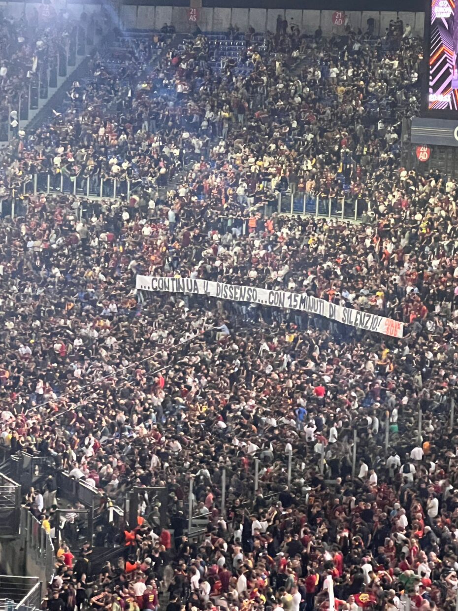 Roma, striscione Curva Sud