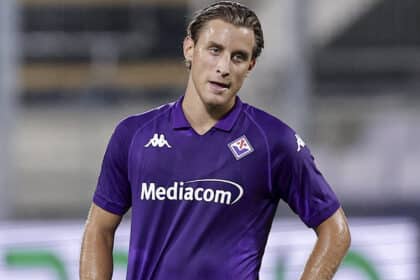 Edoardo Bove con la maglia della Fiorentina