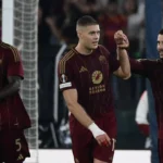 Dovbyk con la maglia della Roma