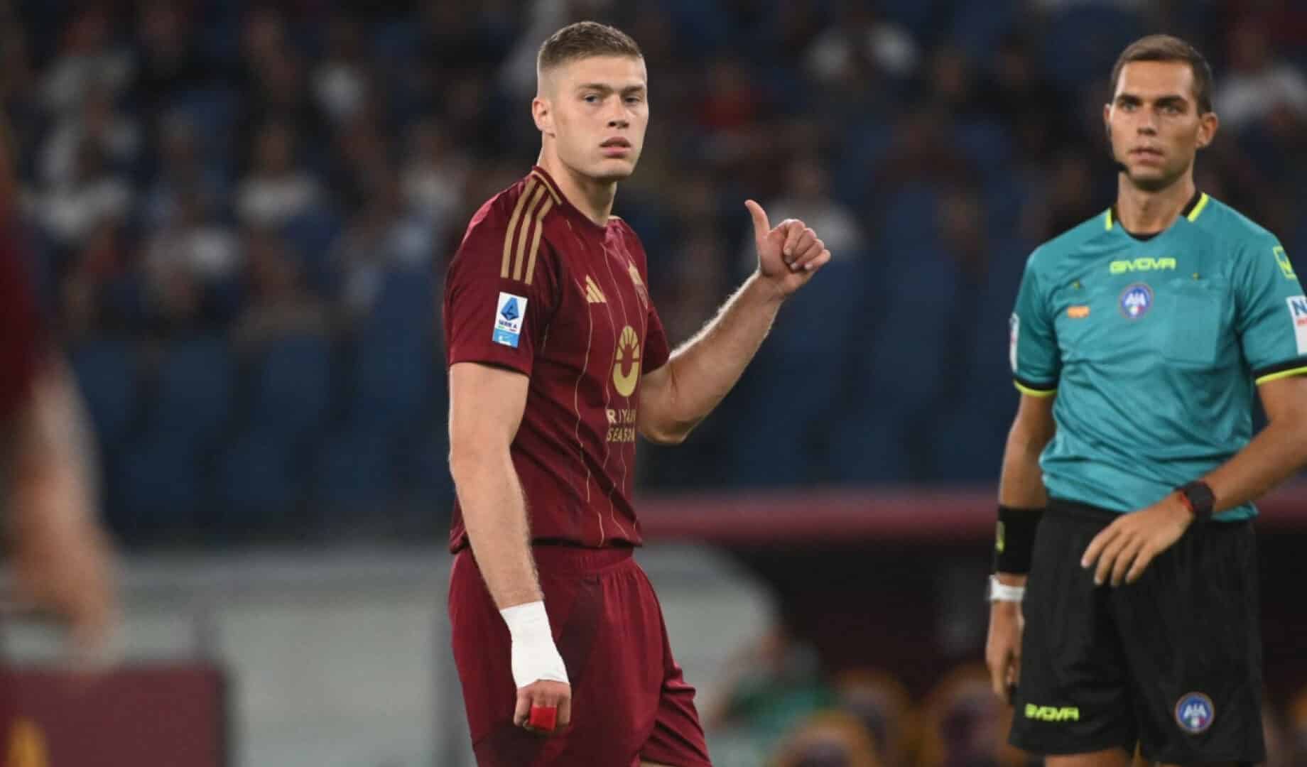 Artem Dovbyk con la maglia della Roma