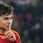 Dybala con la maglia della Roma