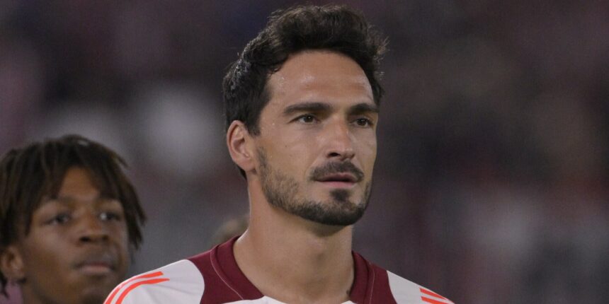 Hummels con la maglia della Roma