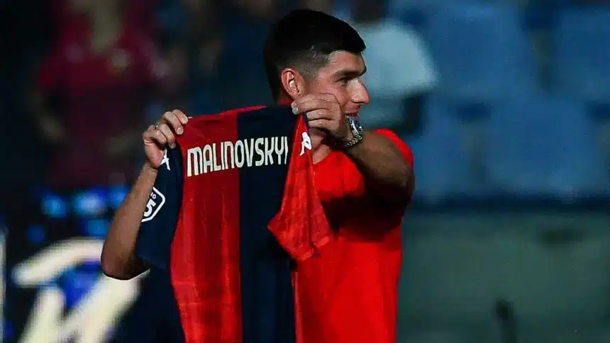 Ruslan Malinovskyi con la maglia del Genoa