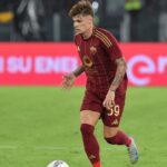 Zalewski con la maglia della Roma