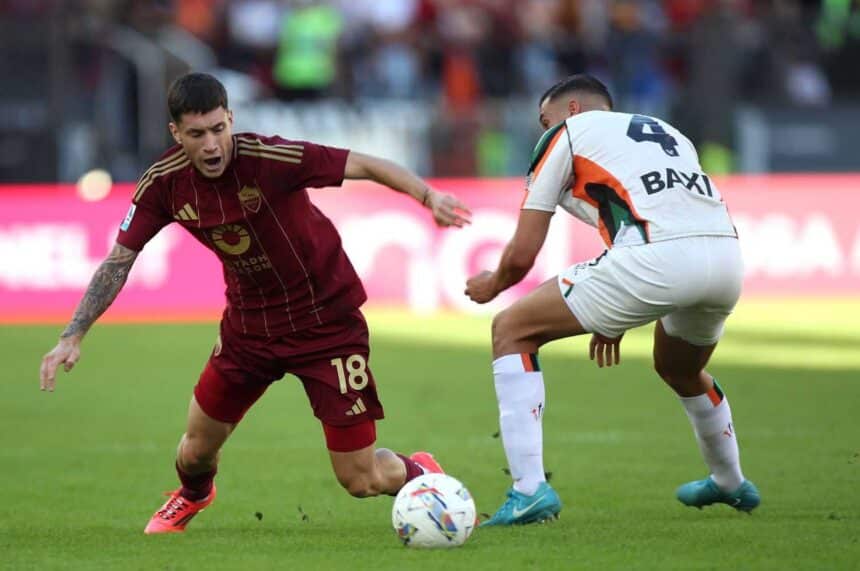 Soulé con la maglia della Roma