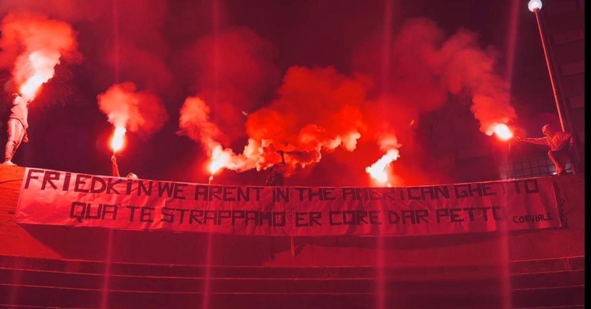 Striscione di protesta Roma