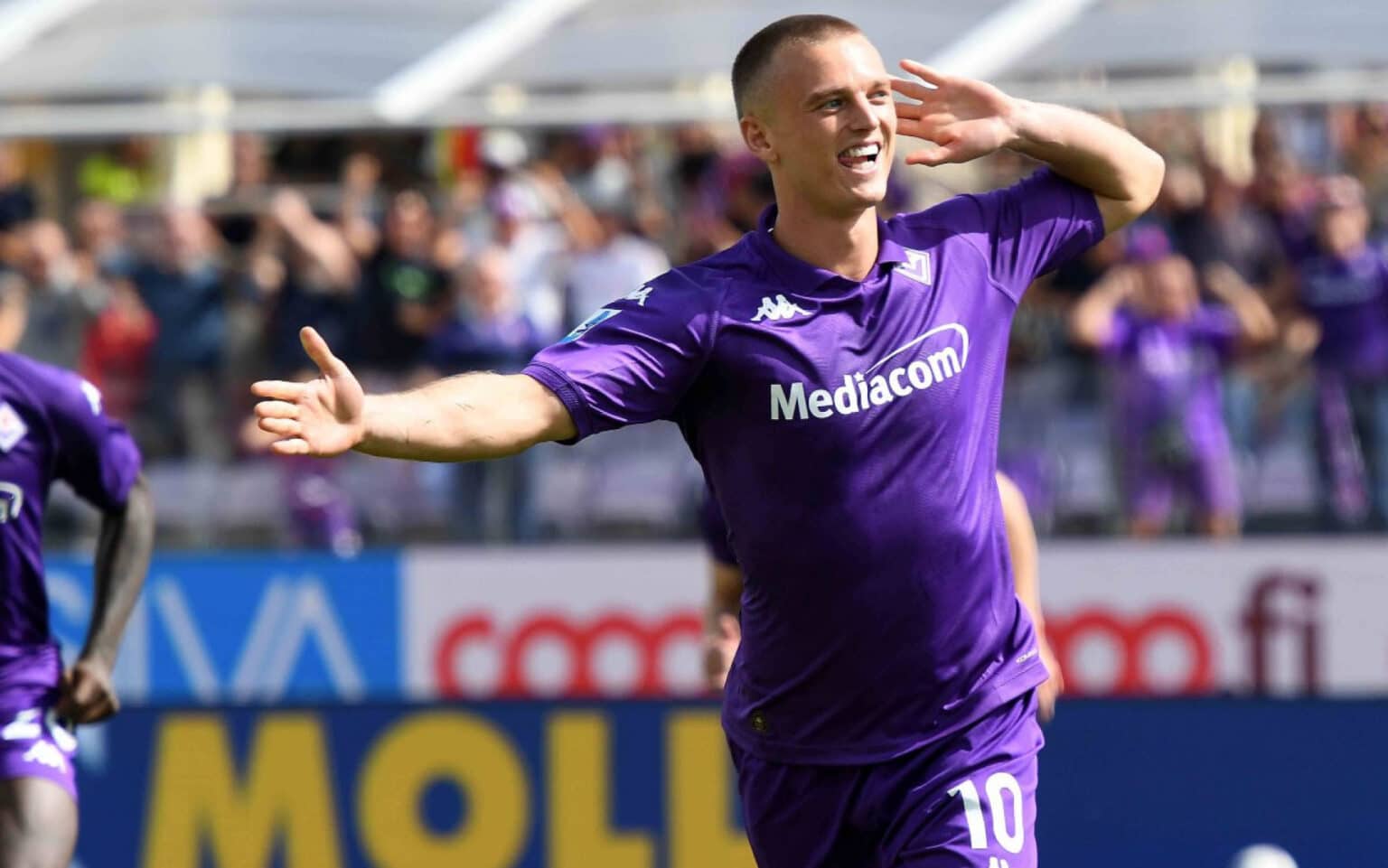 Gudmundsson con la maglia della Fiorentina