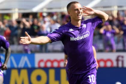 Gudmundsson con la maglia della Fiorentina
