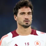 Hummels con la maglia della Roma