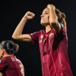 Manuela Giugliano con la maglia della Roma