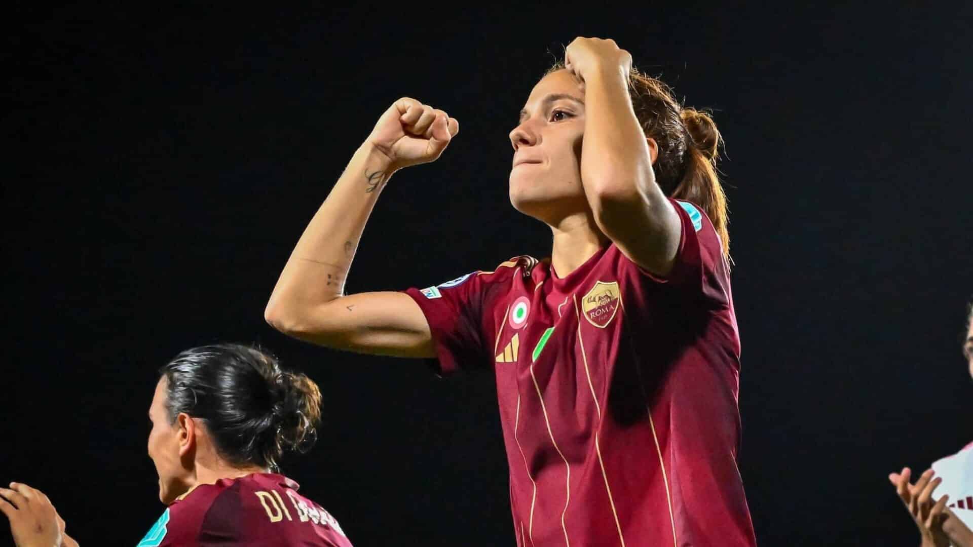 Manuela Giugliano con la maglia della Roma