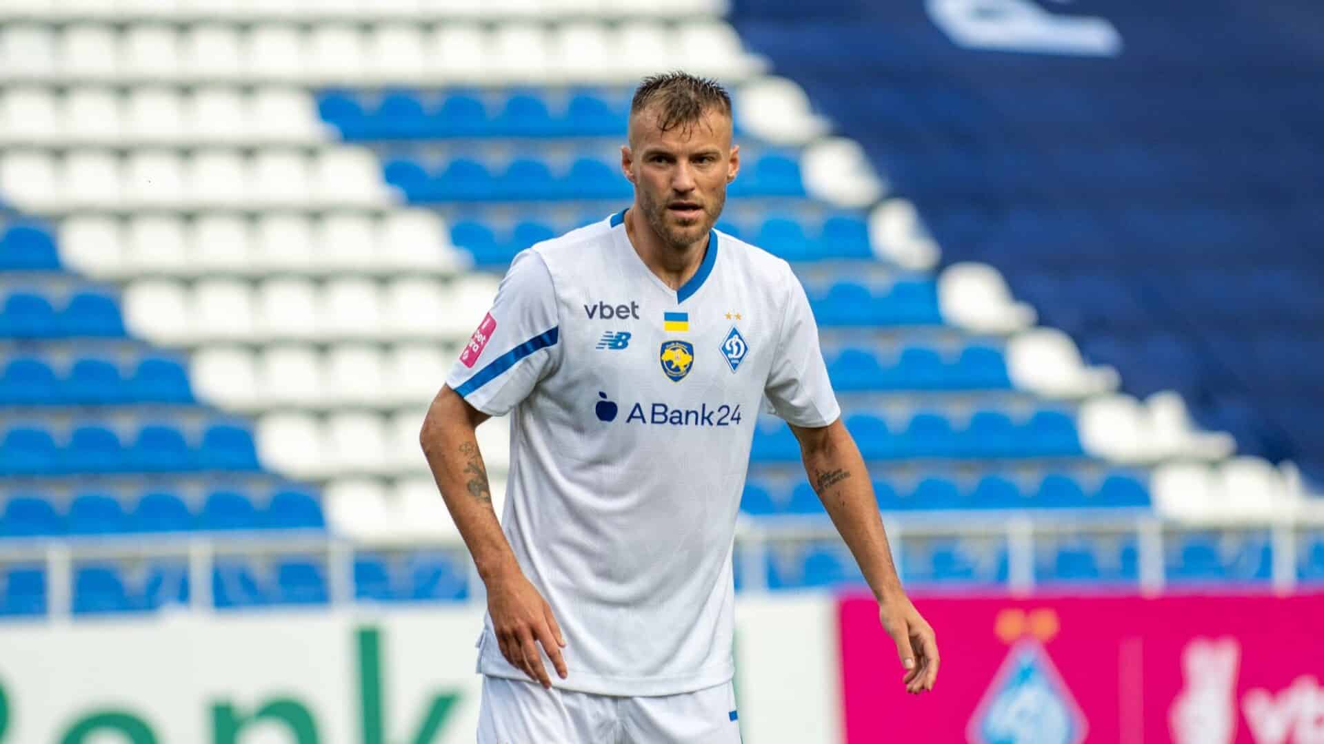 Yarmolenko con la maglia della Dinao Kiev