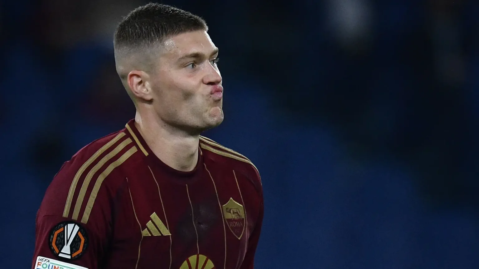 Artem Dovbyk con la maglia della Roma